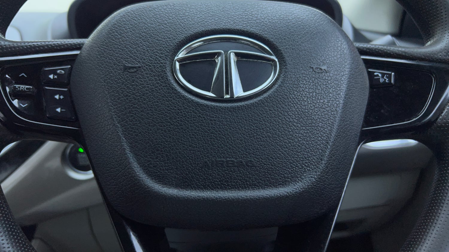 Used 2019 Tata Nexon XZA Plus Diesel Dual Tone Diesel Automatic top_features Airbags