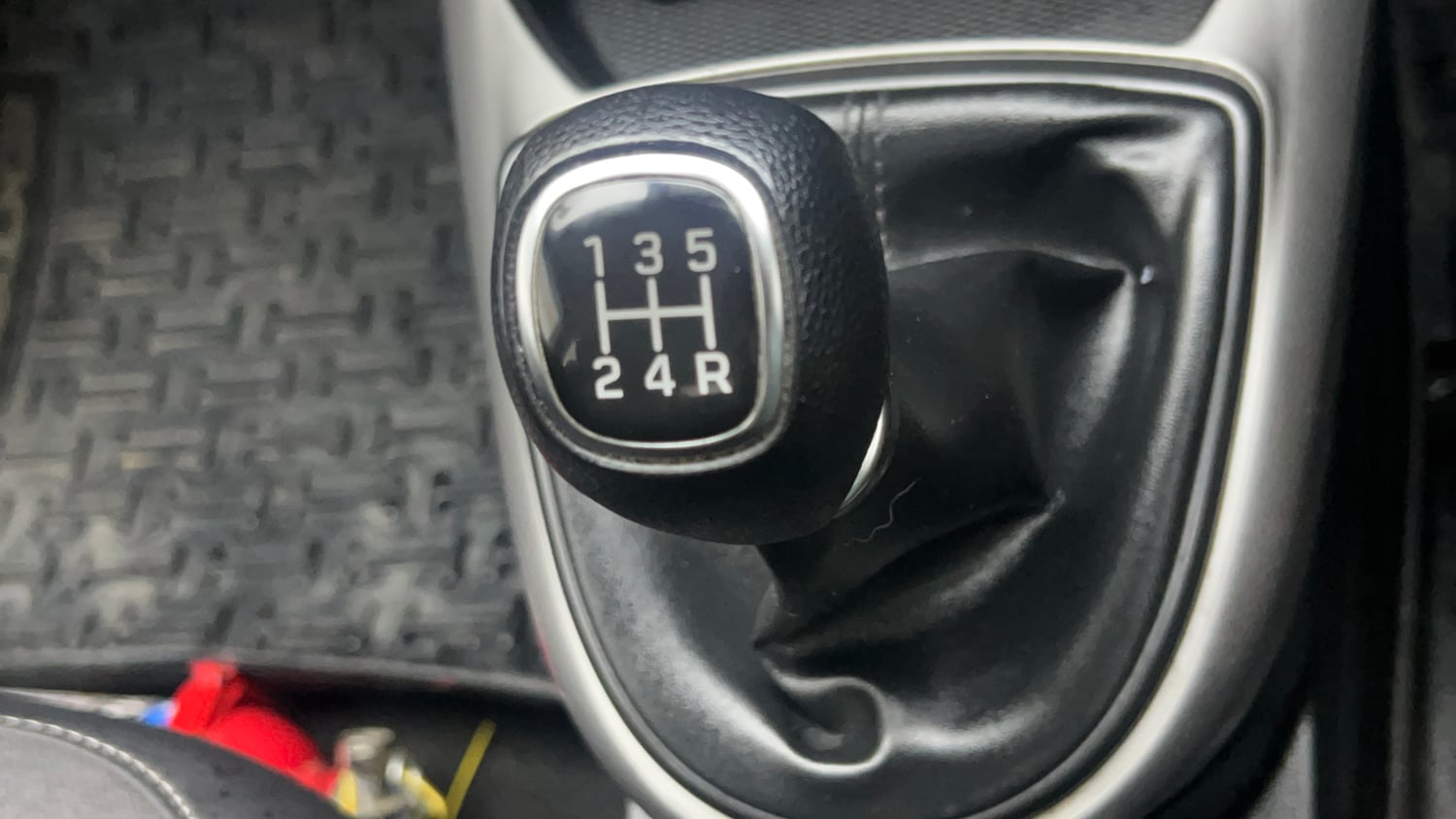 Used 2025 Hyundai Exter SX Tech 1.2 HY-CNG DUO MT Cng Manual interior GEAR  KNOB VIEW