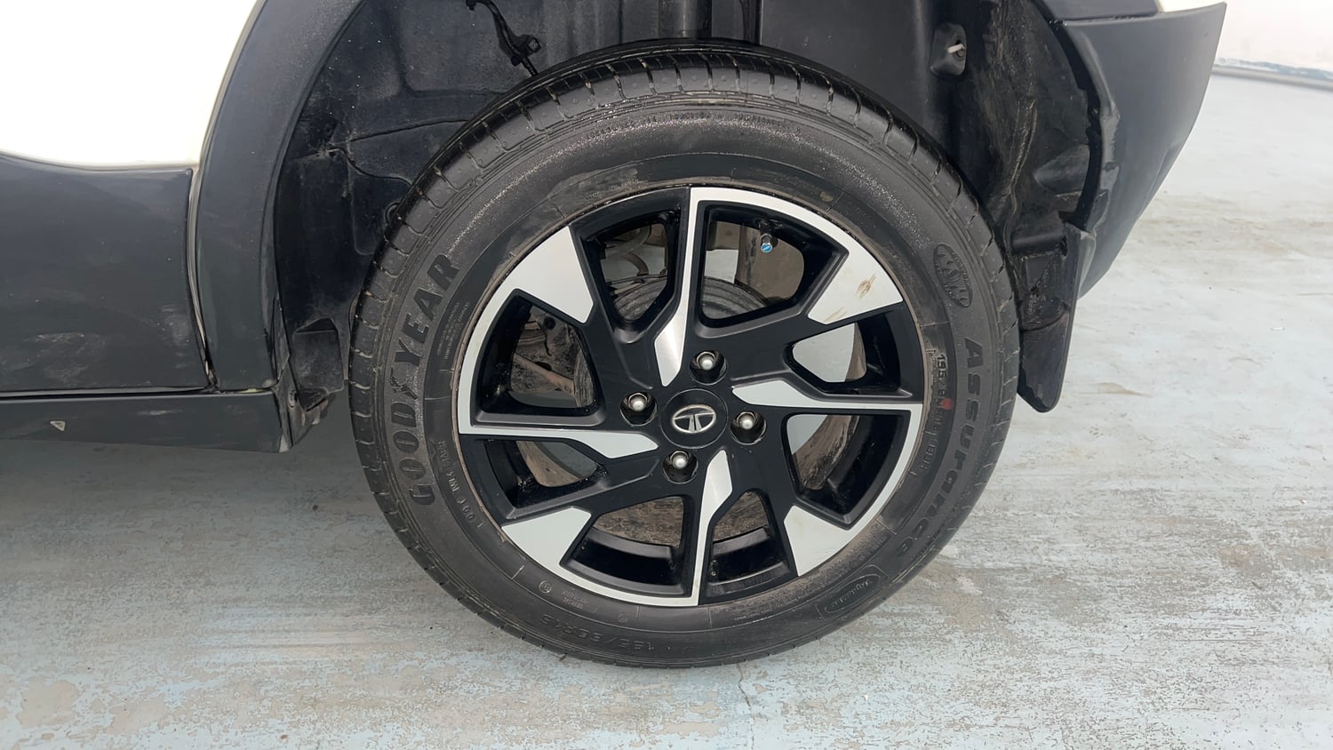 Used 2022 Tata Punch Accomplished Dazzle Pack MT Petrol Manual tyres LEFT REAR TYRE RIM VIEW