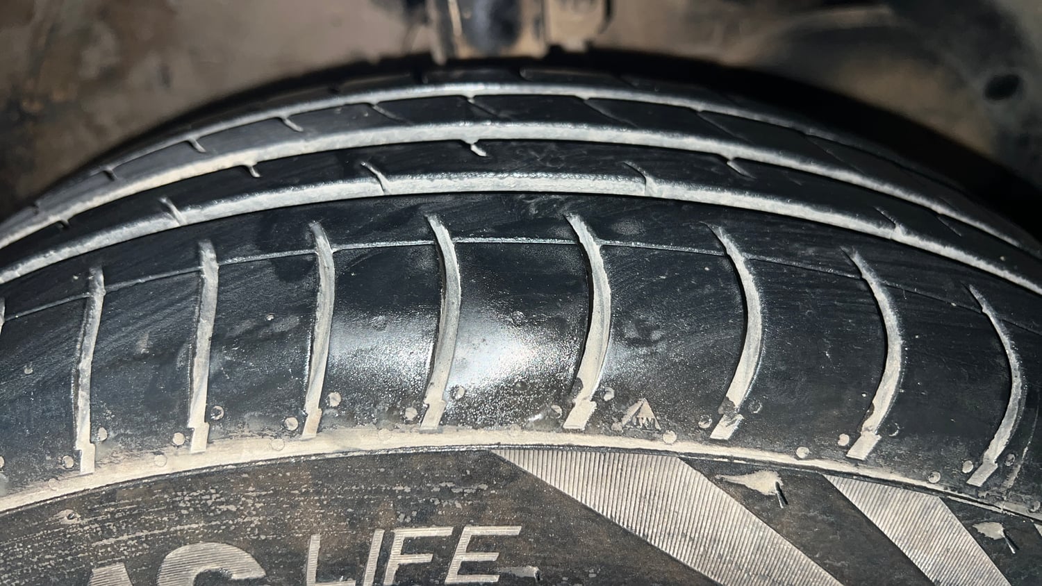 Used 2018 Maruti Suzuki Swift VXi Petrol Manual tyres RIGHT FRONT TYRE TREAD VIEW