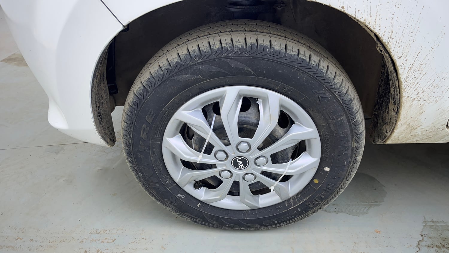 Used 2015 Maruti Suzuki Alto 800 Lxi Petrol Manual tyres LEFT FRONT TYRE RIM VIEW
