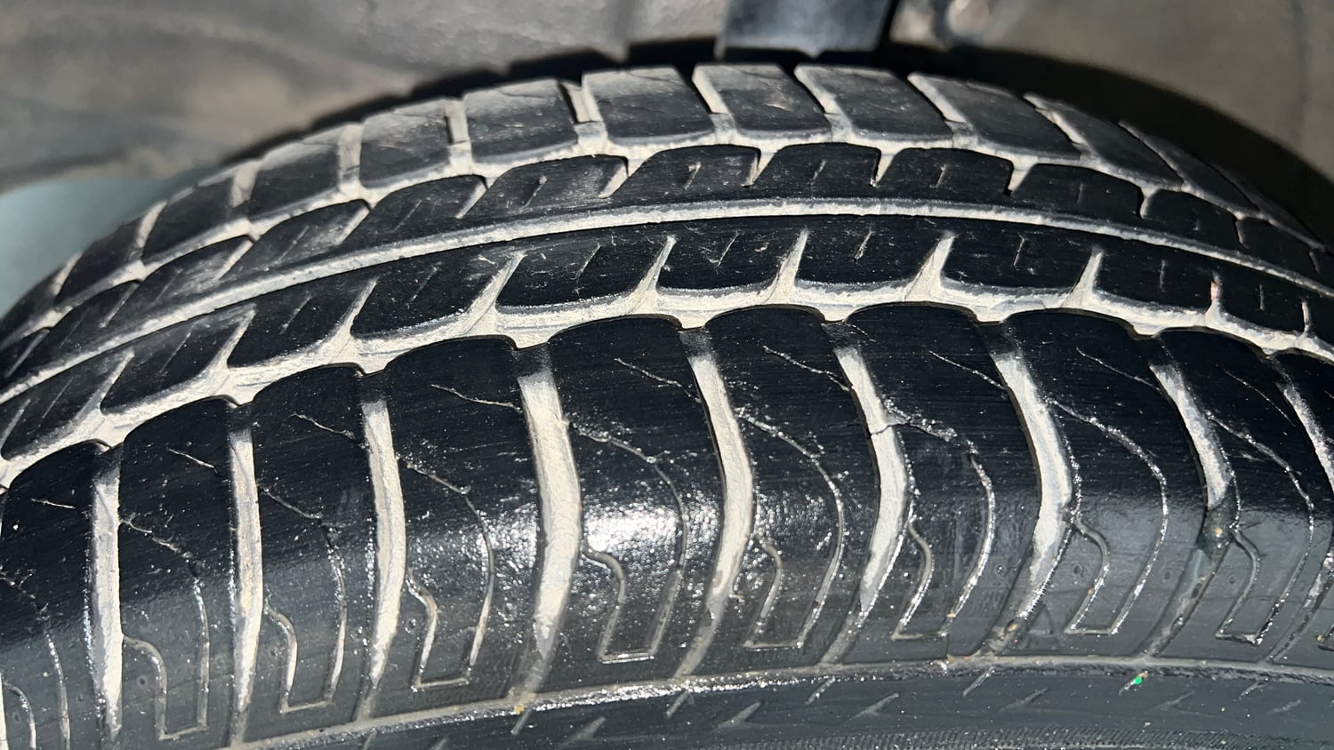 Used 2017 Maruti Suzuki Wagon R VXI Petrol Manual tyres LEFT FRONT TYRE TREAD VIEW