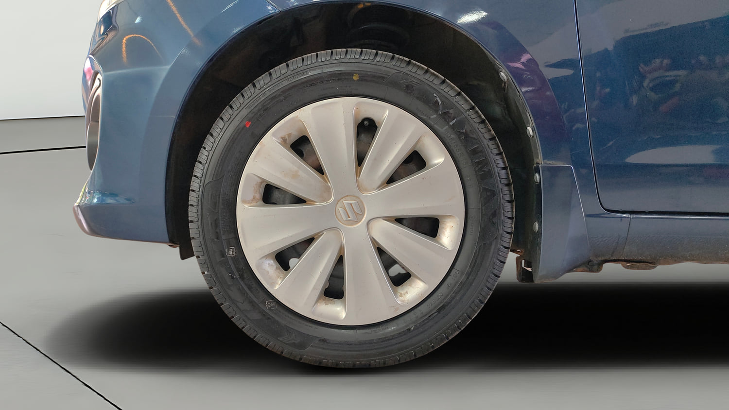 Used 2016 Maruti Suzuki Ertiga VXI Petrol Manual tyres LEFT FRONT TYRE RIM VIEW
