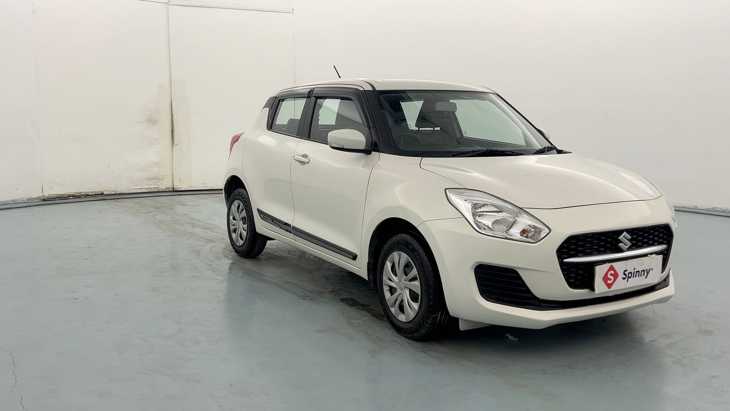 Used 2023 Maruti Suzuki Swift VXi Petrol Manual exterior RIGHT FRONT CORNER VIEW