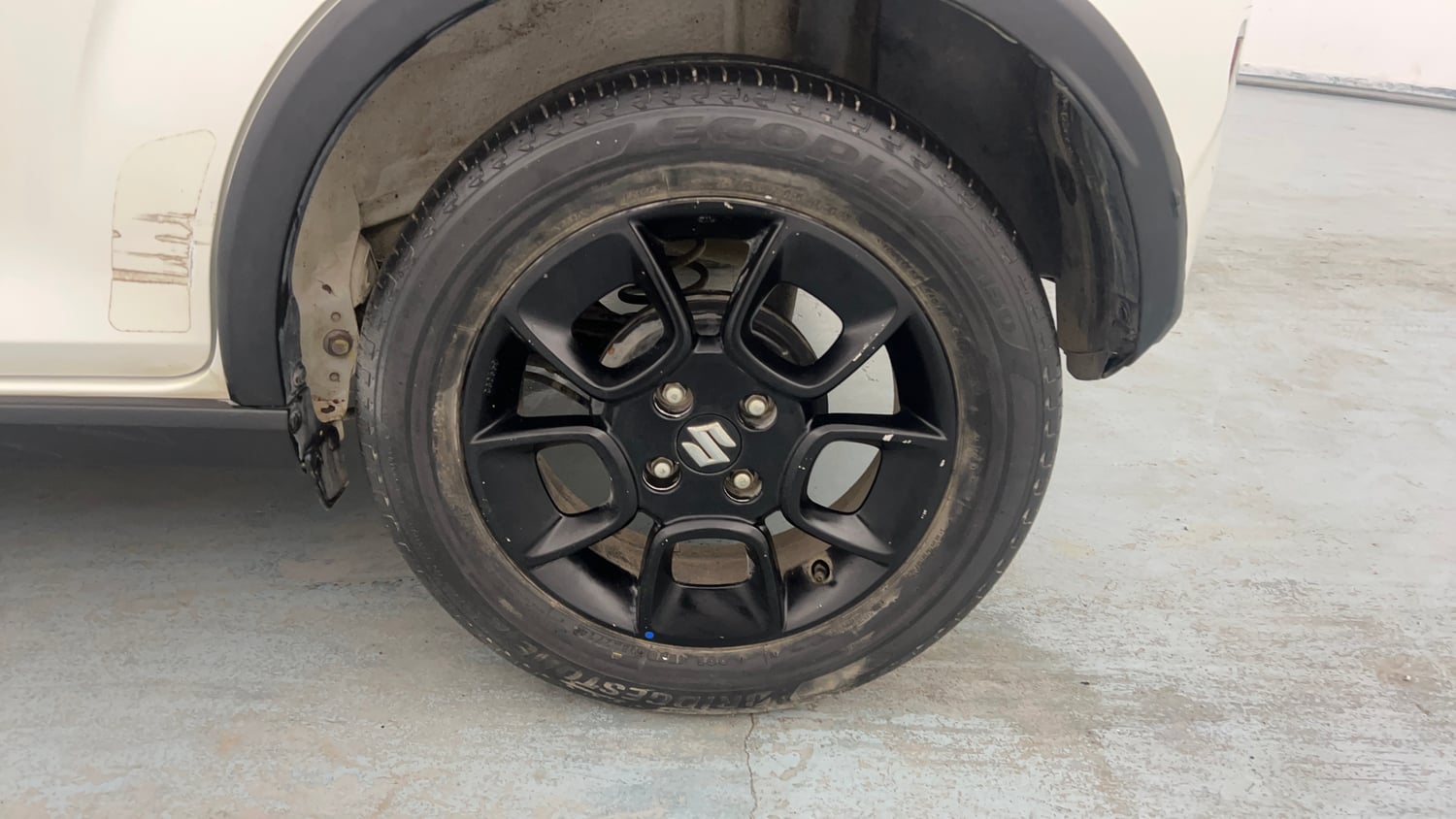 Used 2024 Maruti Suzuki Ignis Zeta 1.2 AMT Petrol Automatic tyres LEFT REAR TYRE RIM VIEW