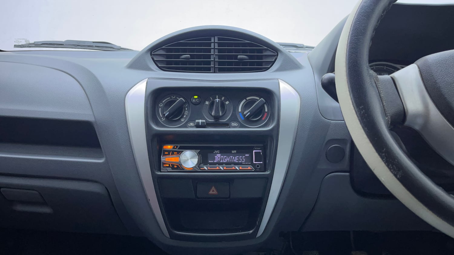 Used 2015 Maruti Suzuki Alto 800 Lxi Petrol Manual interior MUSIC SYSTEM & AC CONTROL VIEW