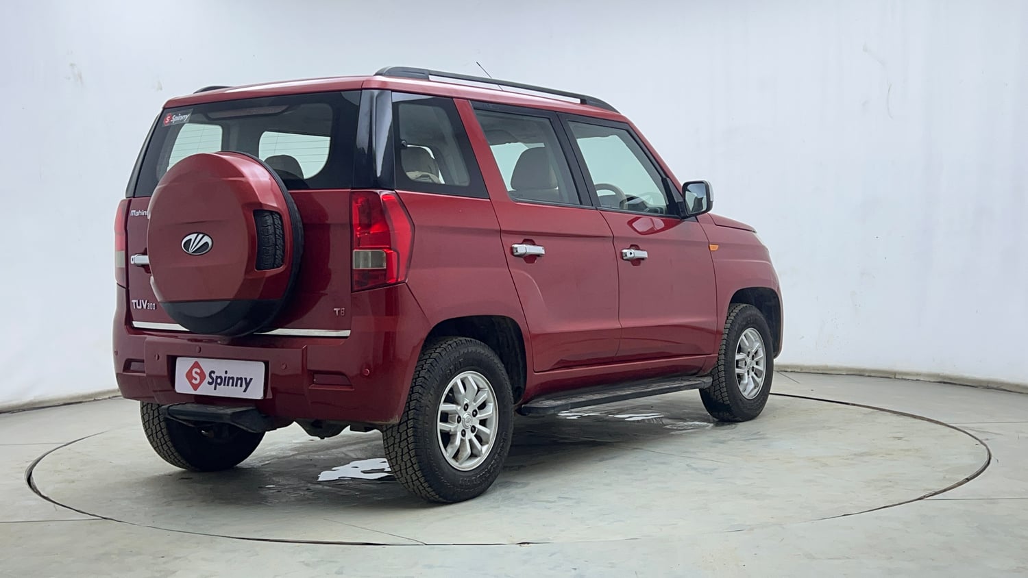 Used 2017 Mahindra TUV300 T8 mHAWK100 Diesel Manual exterior RIGHT REAR CORNER VIEW