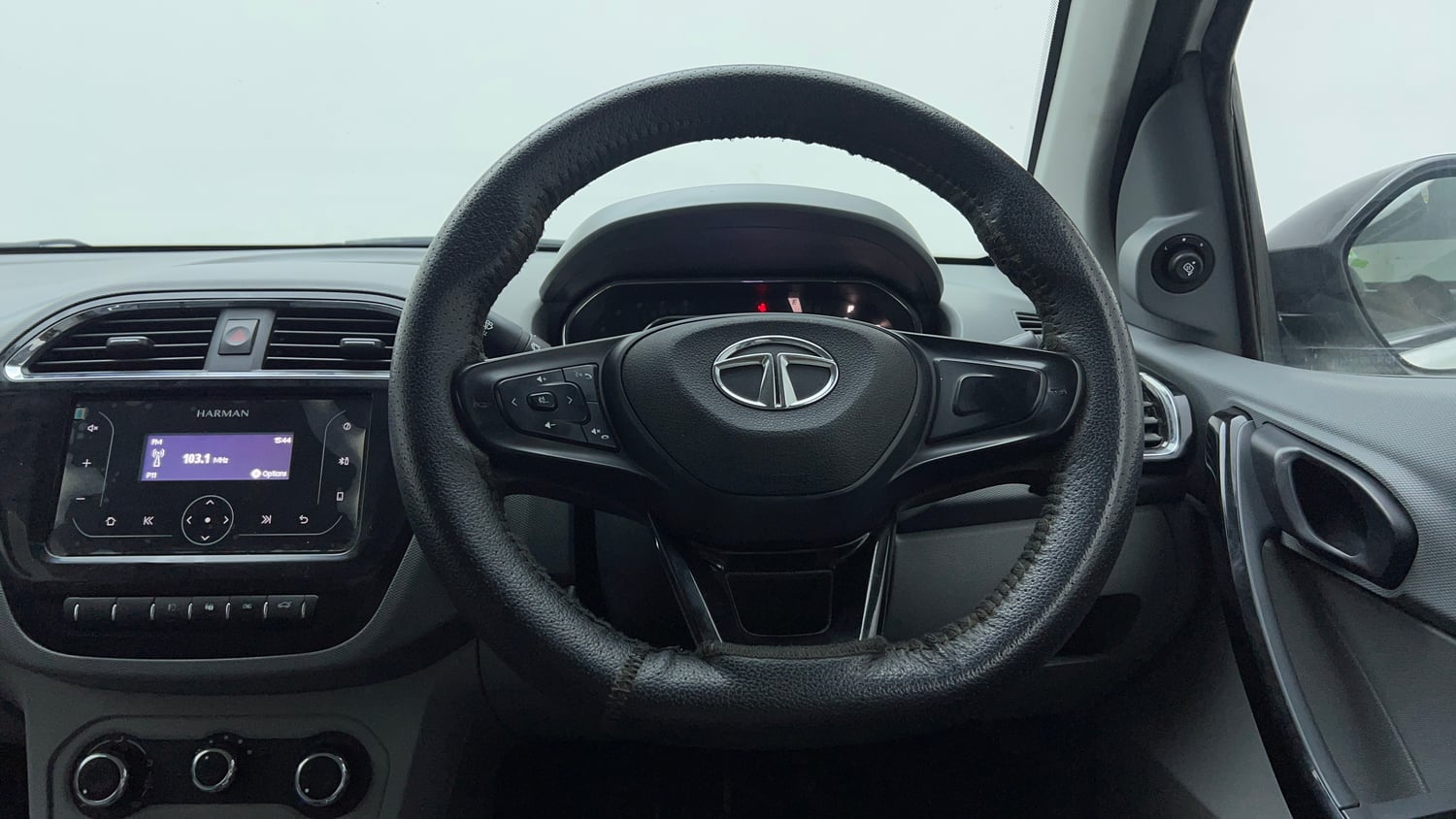Used 2022 Tata Tigor XZ CNG Cng Manual interior STEERING VIEW