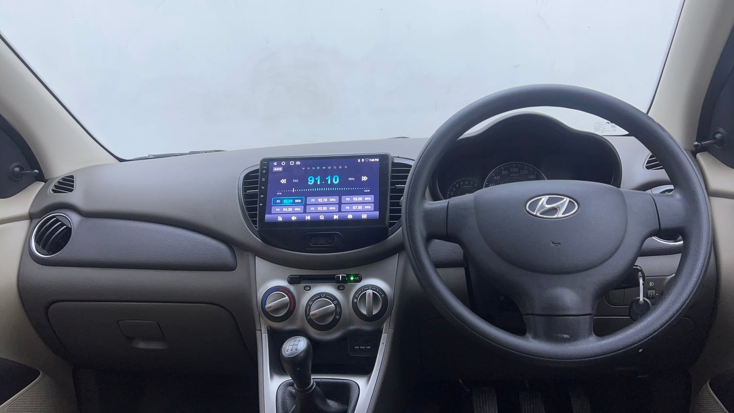Used 2015 Hyundai i10 Sportz 1.1 iRDE2 Petrol Manual interior DASHBOARD VIEW