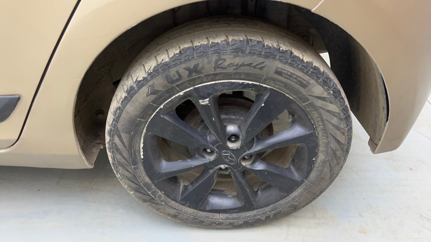 Used 2015 Hyundai Elite i20 Asta 1.4 CRDI Diesel Manual tyres LEFT REAR TYRE RIM VIEW