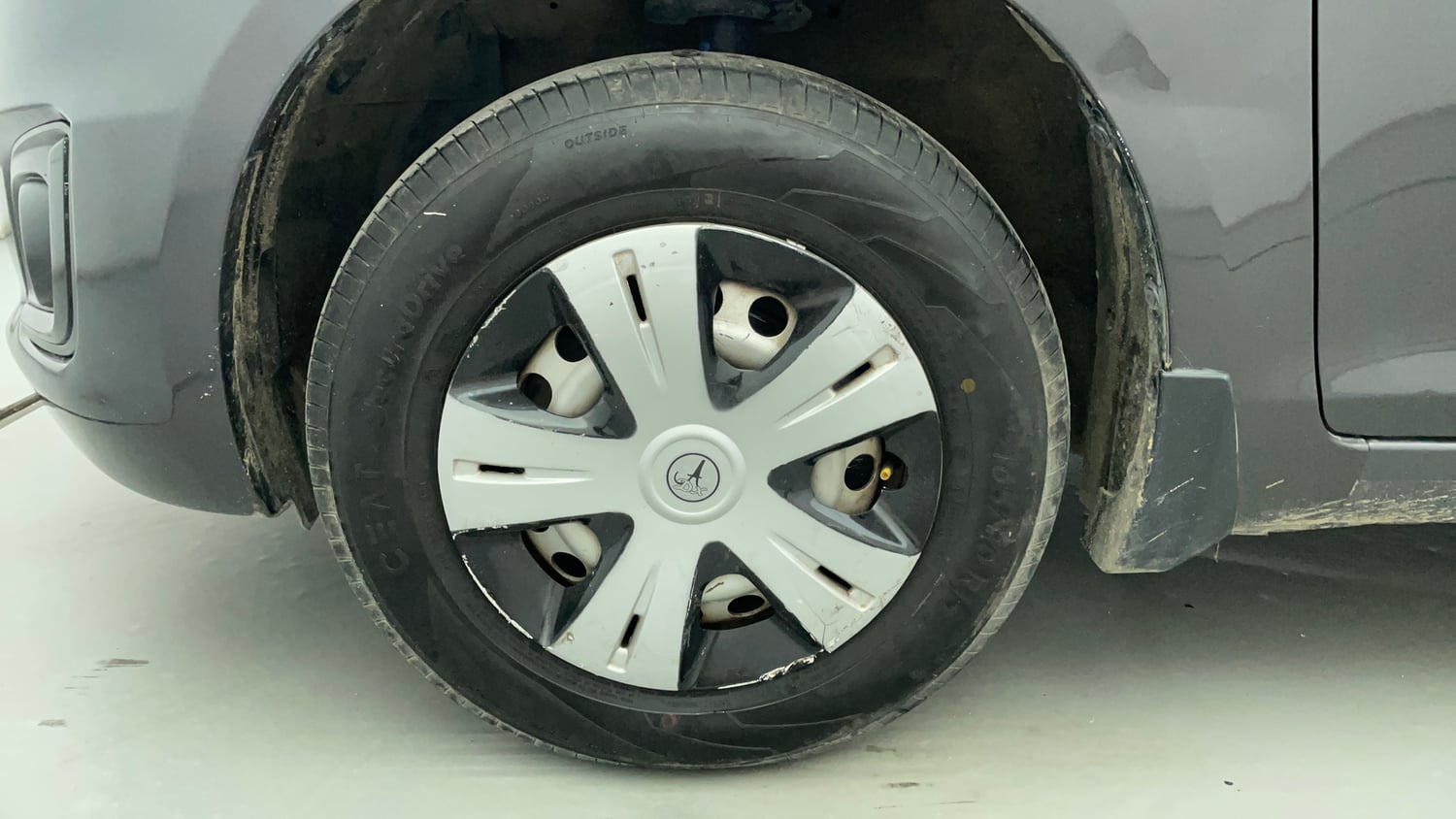 Used 2016 Maruti Suzuki Swift Lxi (O) Petrol Manual tyres LEFT FRONT TYRE RIM VIEW