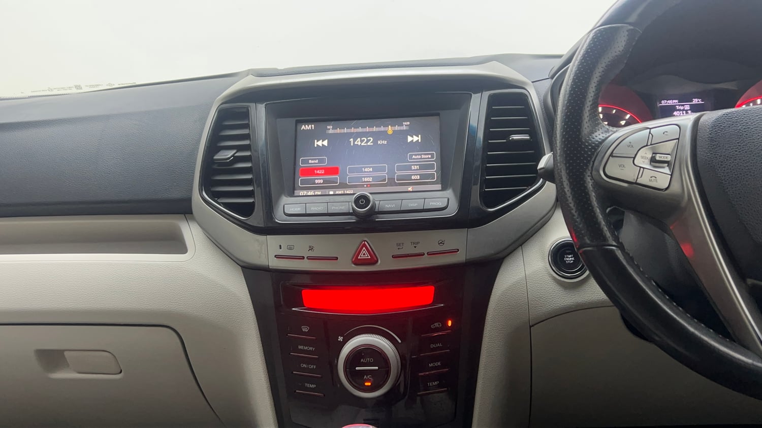 Used 2022 Mahindra XUV 300 W8 (O) 1.5 Diesel AMT Diesel Automatic interior MUSIC SYSTEM & AC CONTROL VIEW