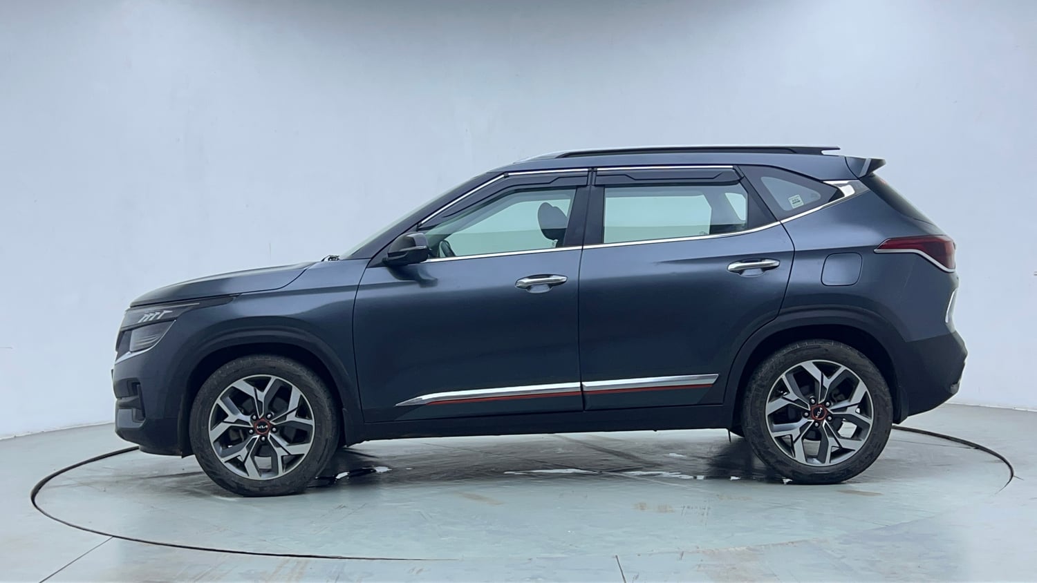 Used 2022 Kia Seltos X Line 1.5 Diesel AT Diesel Automatic exterior LEFT SIDE VIEW