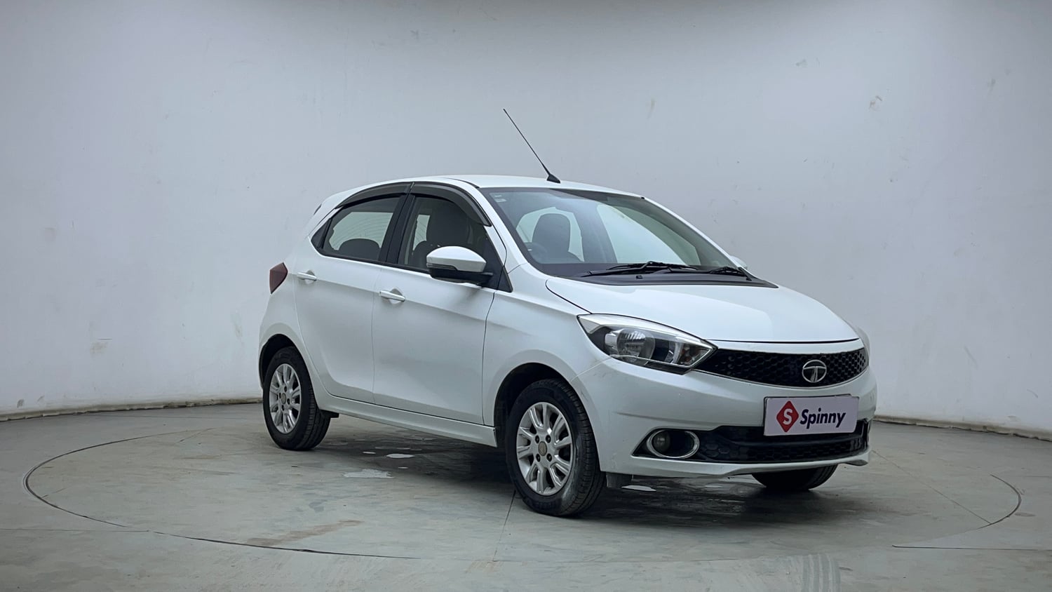 Used 2018 Tata Tiago Revotron XZ Petrol Manual exterior RIGHT FRONT CORNER VIEW