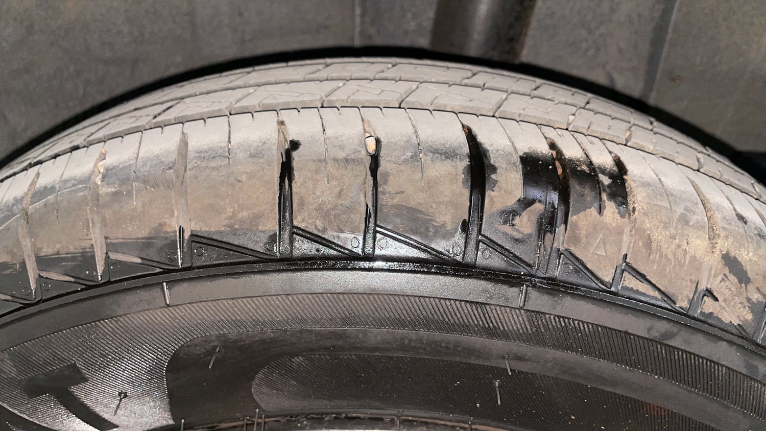 Used 2026 Renault Triber Evolution Petrol Manual tyres LEFT REAR TYRE TREAD VIEW