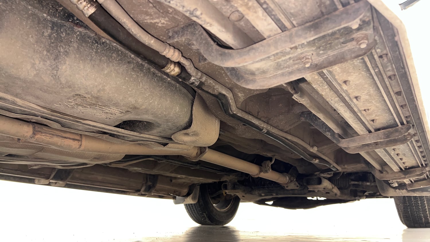 Used 2016 Mahindra XUV500 W10 AT Diesel Automatic extra REAR RIGHT UNDERBODY VIEW
