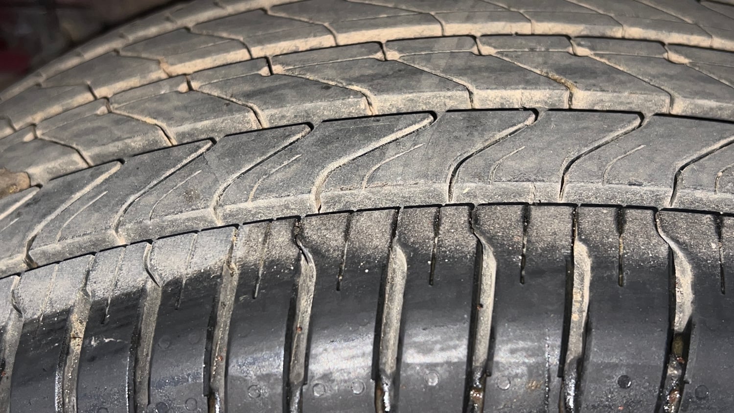 Used 2015 Hyundai Elite i20 Asta 1.4 CRDI Diesel Manual tyres RIGHT REAR TYRE TREAD VIEW