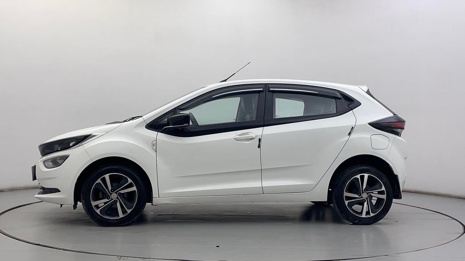 Used 2023 Tata Altroz XZ Diesel Diesel Manual exterior LEFT SIDE VIEW