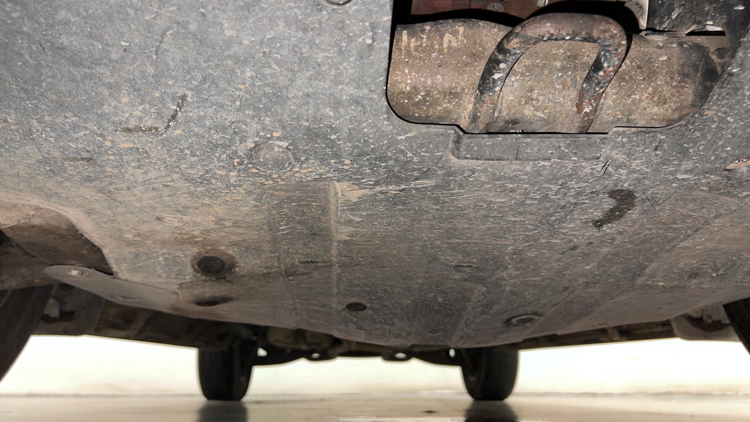 Used 2016 Mahindra XUV500 W10 AT Diesel Automatic extra FRONT LEFT UNDERBODY VIEW