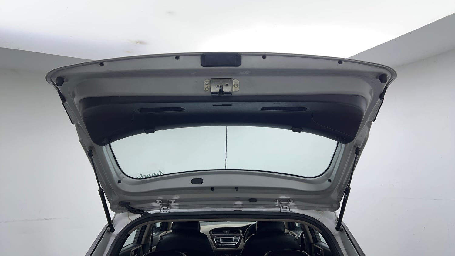 Used 2015 Hyundai Elite i20 Magna 1.2 Petrol Manual interior DICKY DOOR OPEN VIEW