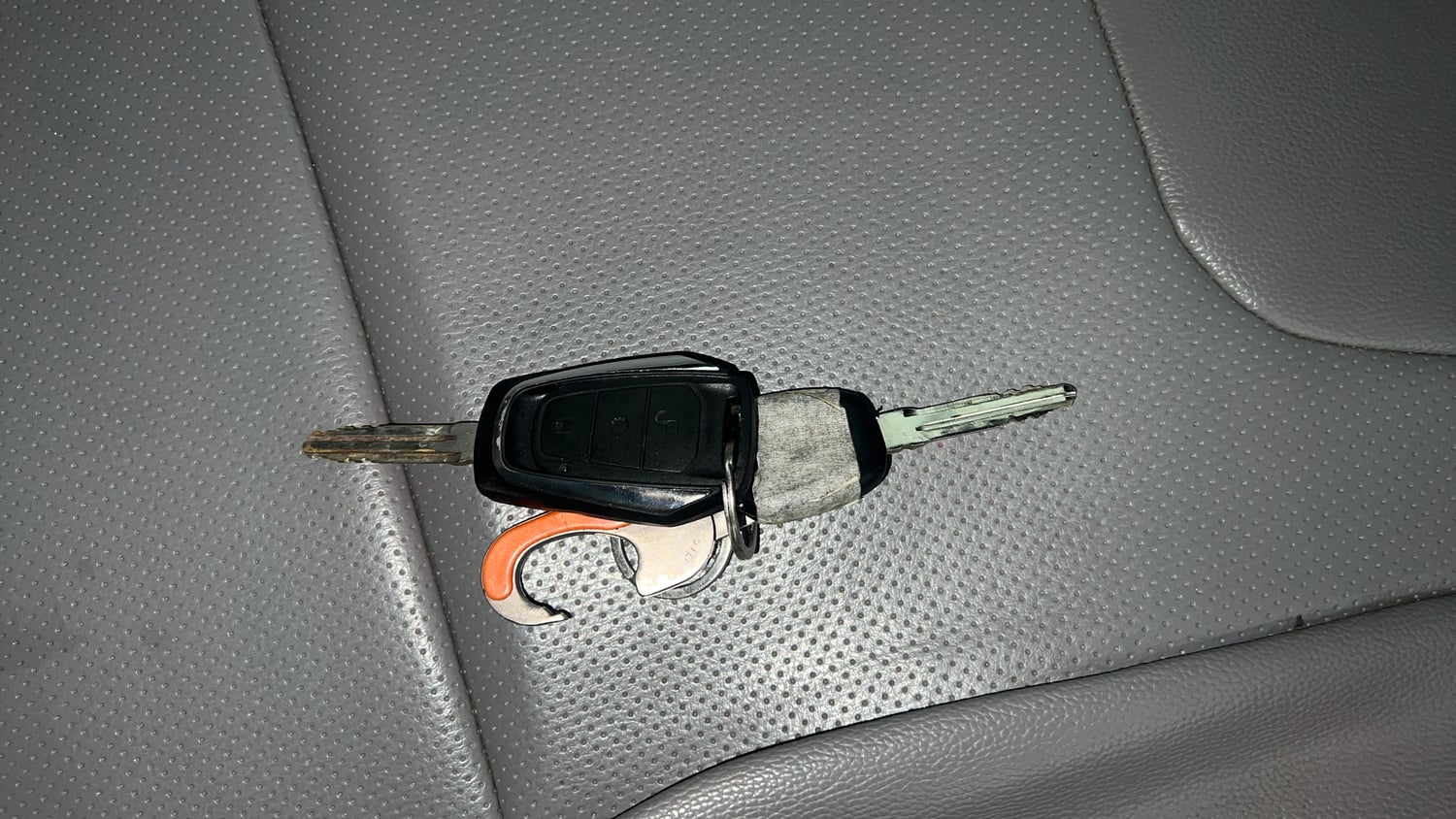 Used 2019 Mahindra KUV100 NXT K8 6 STR Petrol Manual extra CAR KEY VIEW