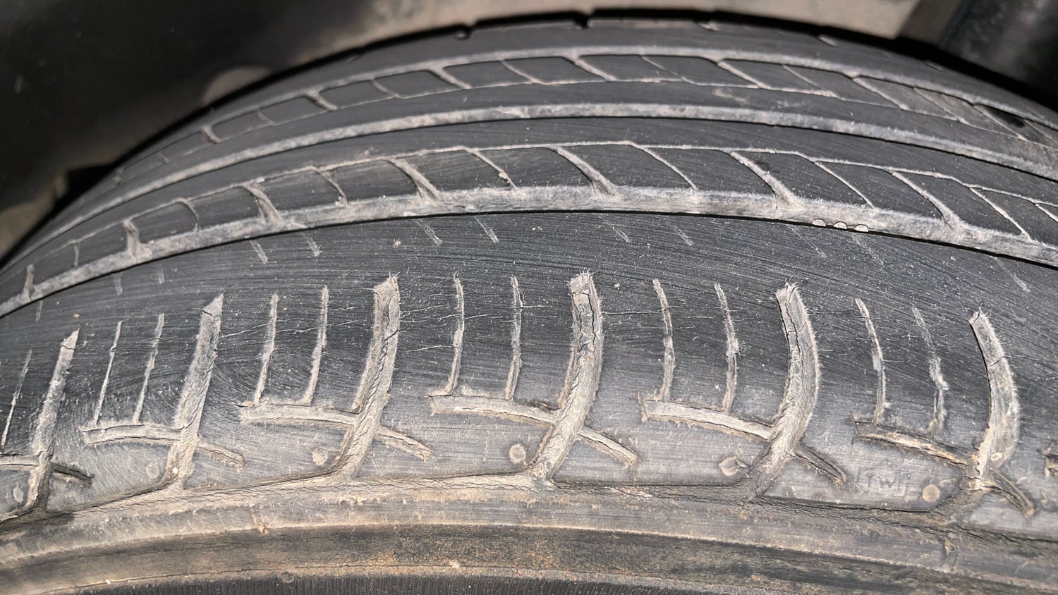 Used 2017 Maruti Suzuki Ciaz Zeta 1.4 AT Petrol Automatic tyres LEFT REAR TYRE TREAD VIEW