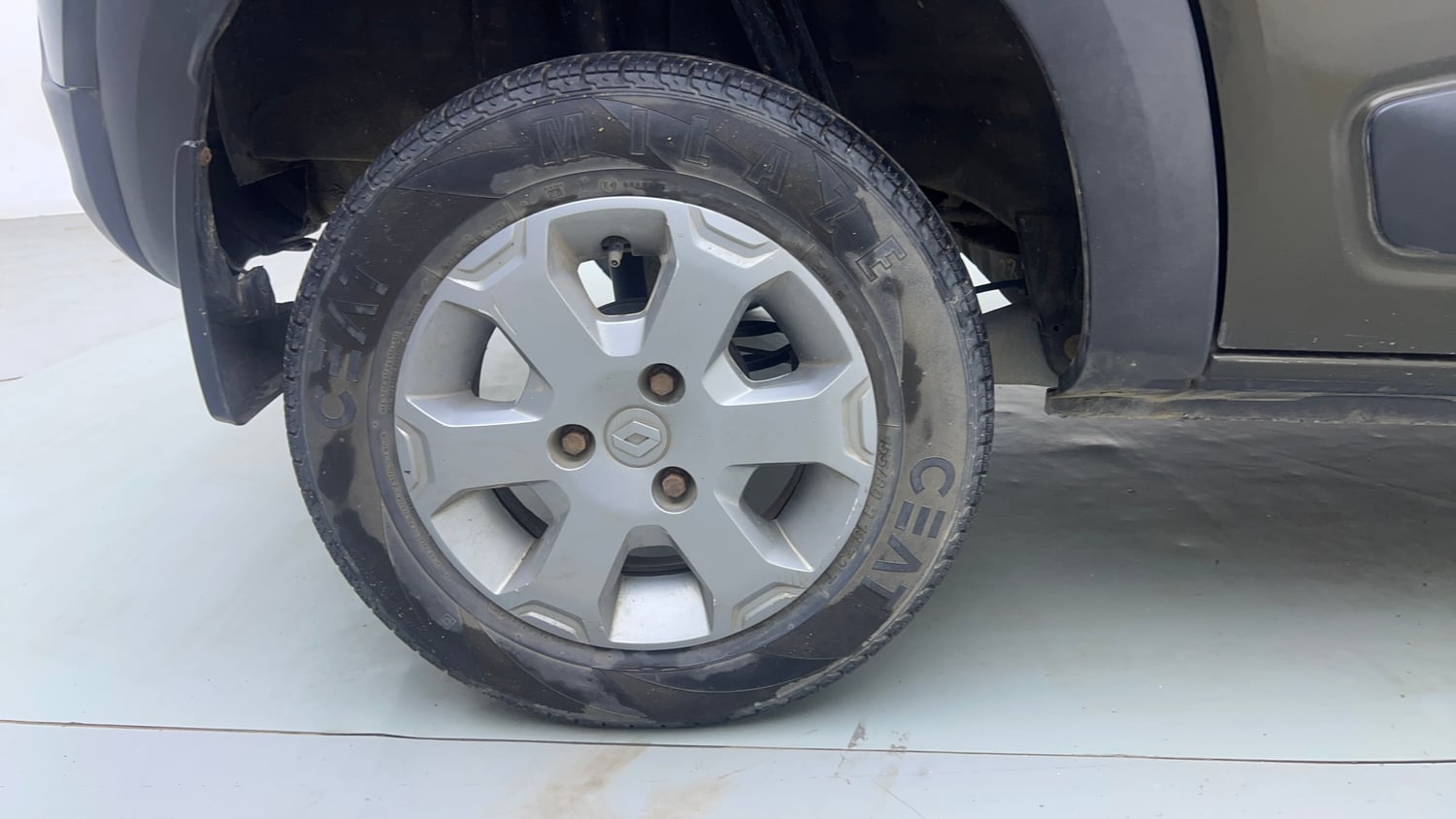 Used 2017 Renault Kwid CLIMBER 1.0 Petrol Manual tyres RIGHT REAR TYRE RIM VIEW