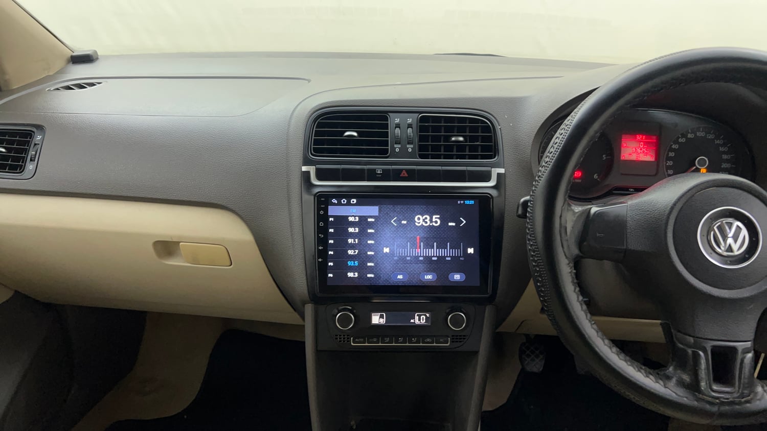 Used 2013 Volkswagen Vento Comfortline Diesel Diesel Manual interior MUSIC SYSTEM & AC CONTROL VIEW