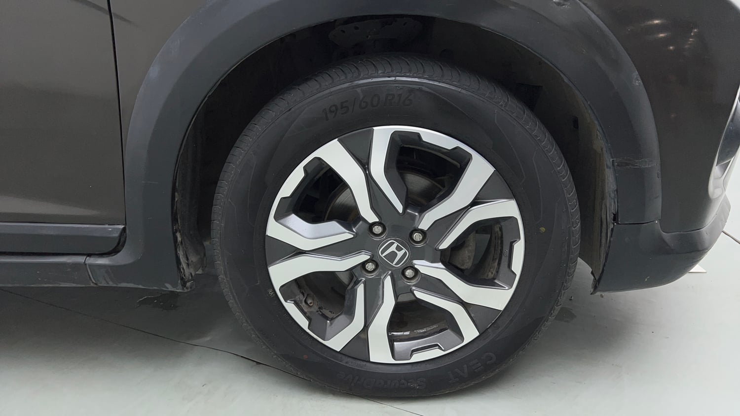 Used 2019 Honda WR-V VX MT Petrol Petrol Manual tyres RIGHT FRONT TYRE RIM VIEW