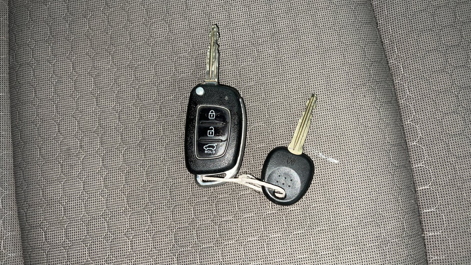 Used 2017 Hyundai Elite i20 Asta 1.2 Petrol Manual extra CAR KEY VIEW