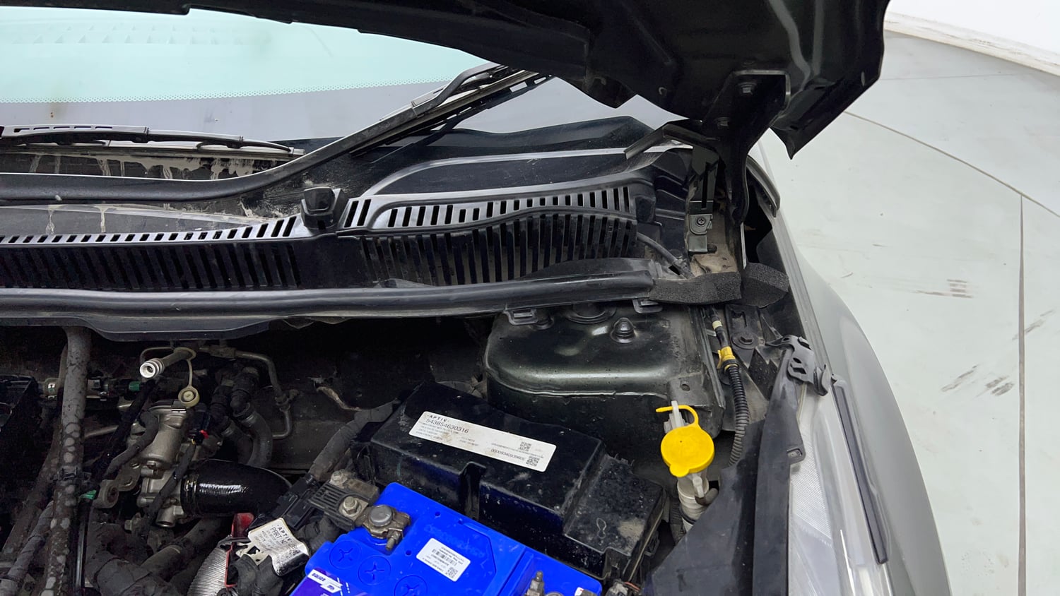 Used 2020 Tata Nexon XMA Petrol Automatic engine ENGINE LEFT SIDE HINGE & APRON VIEW