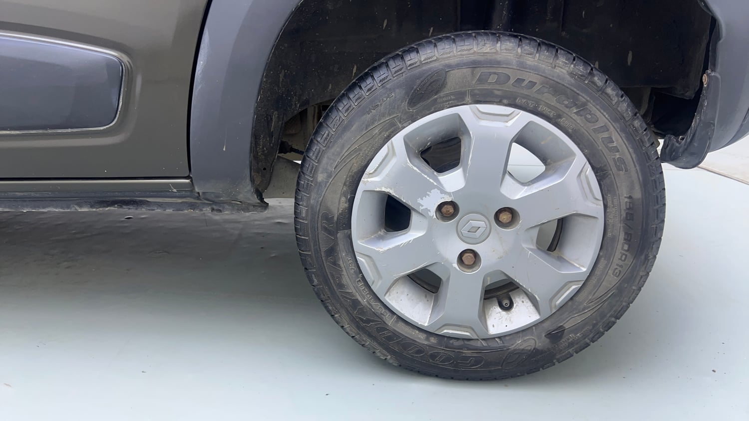 Used 2017 Renault Kwid CLIMBER 1.0 Petrol Manual tyres LEFT REAR TYRE RIM VIEW