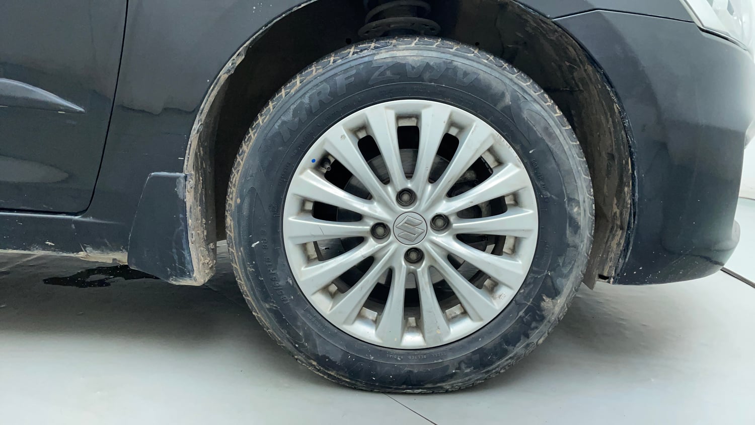 Used 2017 Maruti Suzuki Ciaz Zeta 1.4 AT Petrol Automatic tyres RIGHT FRONT TYRE RIM VIEW