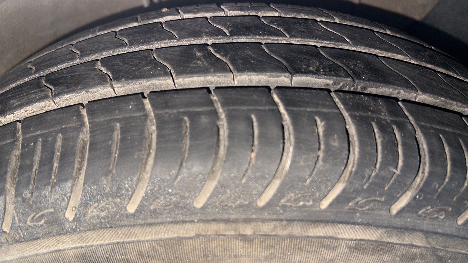 Used 2019 Hyundai Verna 1.4 VTVT EX Petrol+cng(outside fitted) Cng Manual tyres RIGHT FRONT TYRE TREAD VIEW