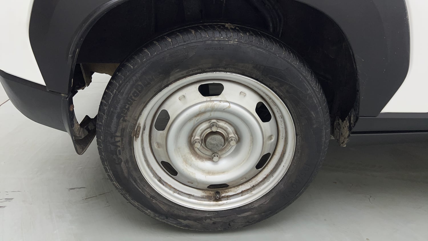 Used 2023 Nissan Magnite XE Petrol Manual tyres RIGHT REAR TYRE RIM VIEW