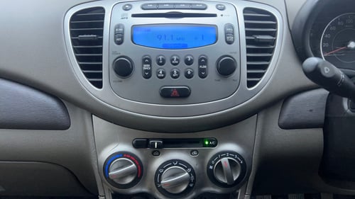 Used 2014 Hyundai i10 Sportz 1.1 iRDE2 Petrol Manual interior MUSIC SYSTEM & AC CONTROL VIEW