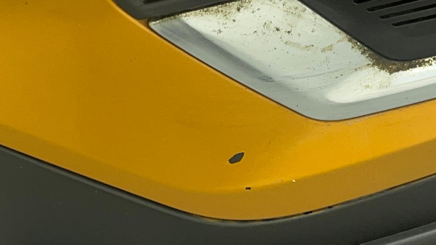 Used 2022 Renault Triber RXZ Petrol Manual dents MINOR SCRATCH