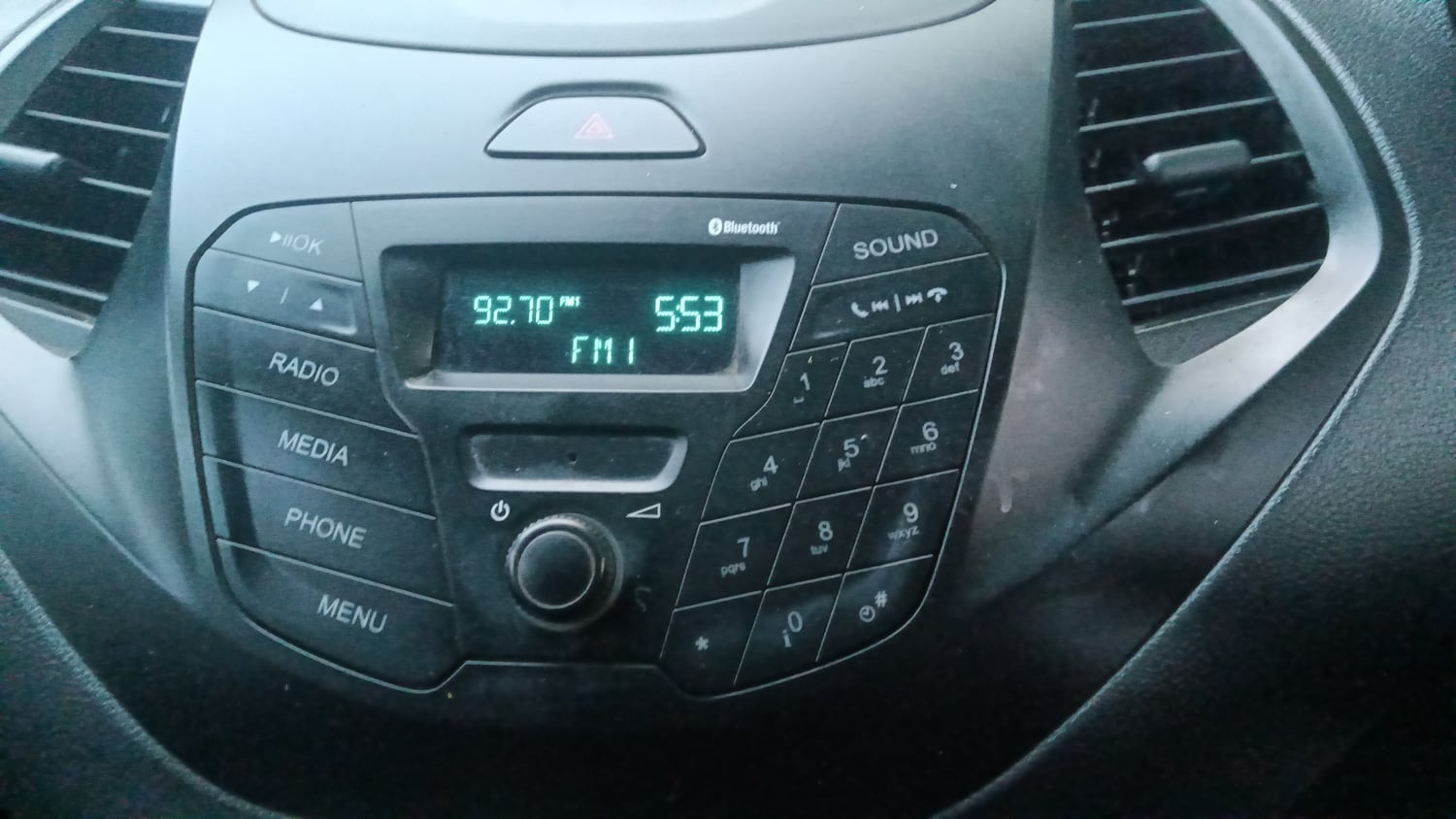 Used 2017 Ford Figo Trend 1.2 Ti-VCT Petrol Manual top_features Integrated (in-dash) music system