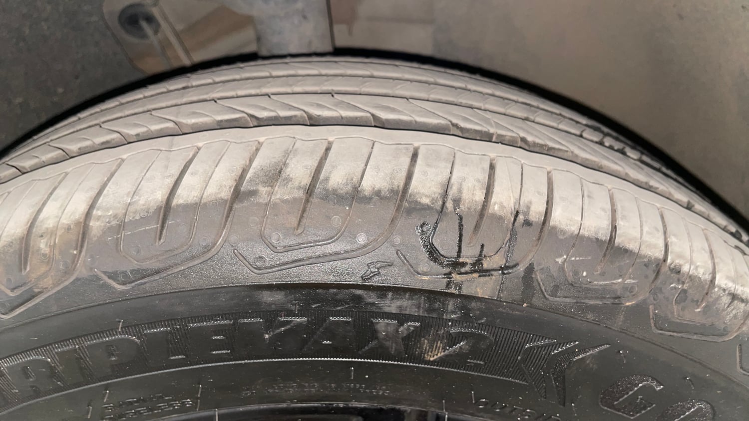 Used 2024 Skoda Slavia Ambition 1.0L TSI MT Petrol Manual tyres RIGHT FRONT TYRE TREAD VIEW