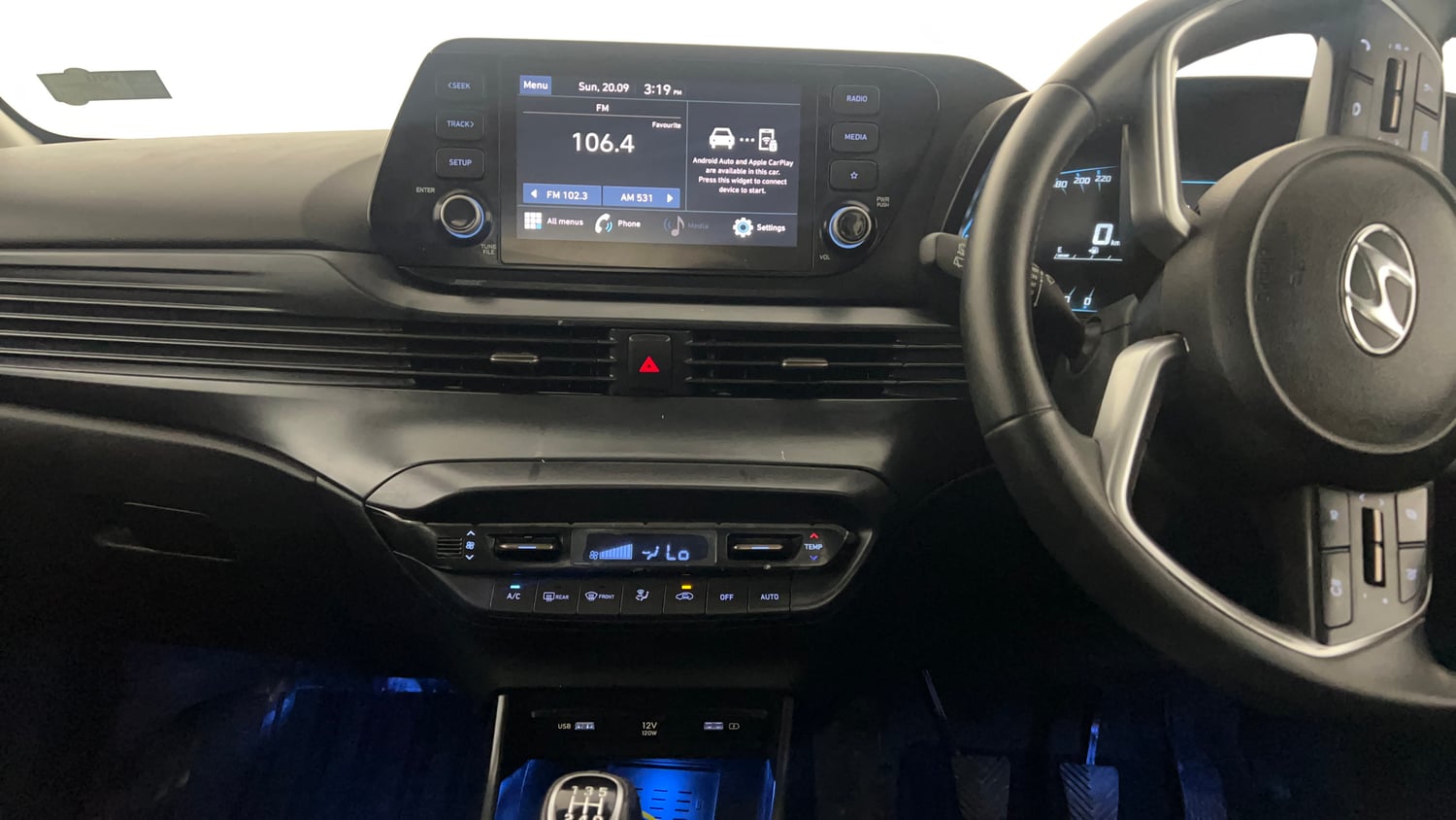 Used 2022 Hyundai i20 Asta 1.2 MT Petrol Manual interior MUSIC SYSTEM & AC CONTROL VIEW