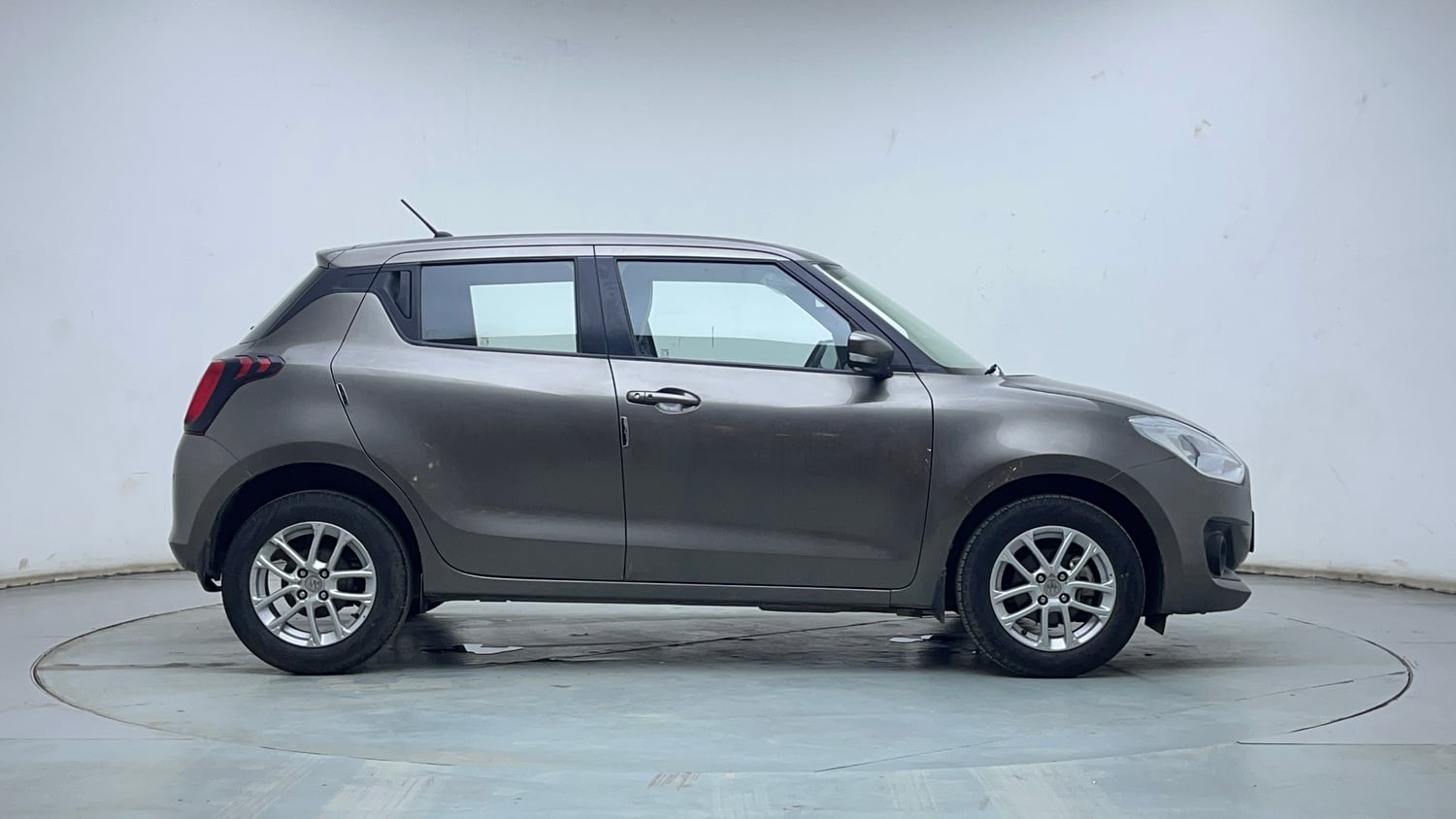 Used 2022 Maruti Suzuki Swift ZXi Petrol Manual exterior RIGHT SIDE VIEW