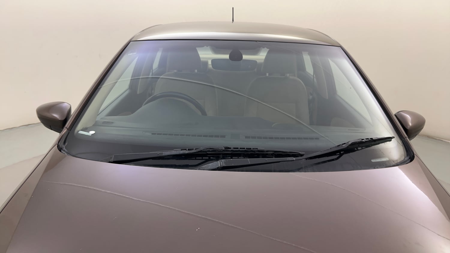 Used 2017 Volkswagen Ameo Highline1.2L Plus (P) 16 Alloy Petrol Manual exterior FRONT WINDSHIELD VIEW