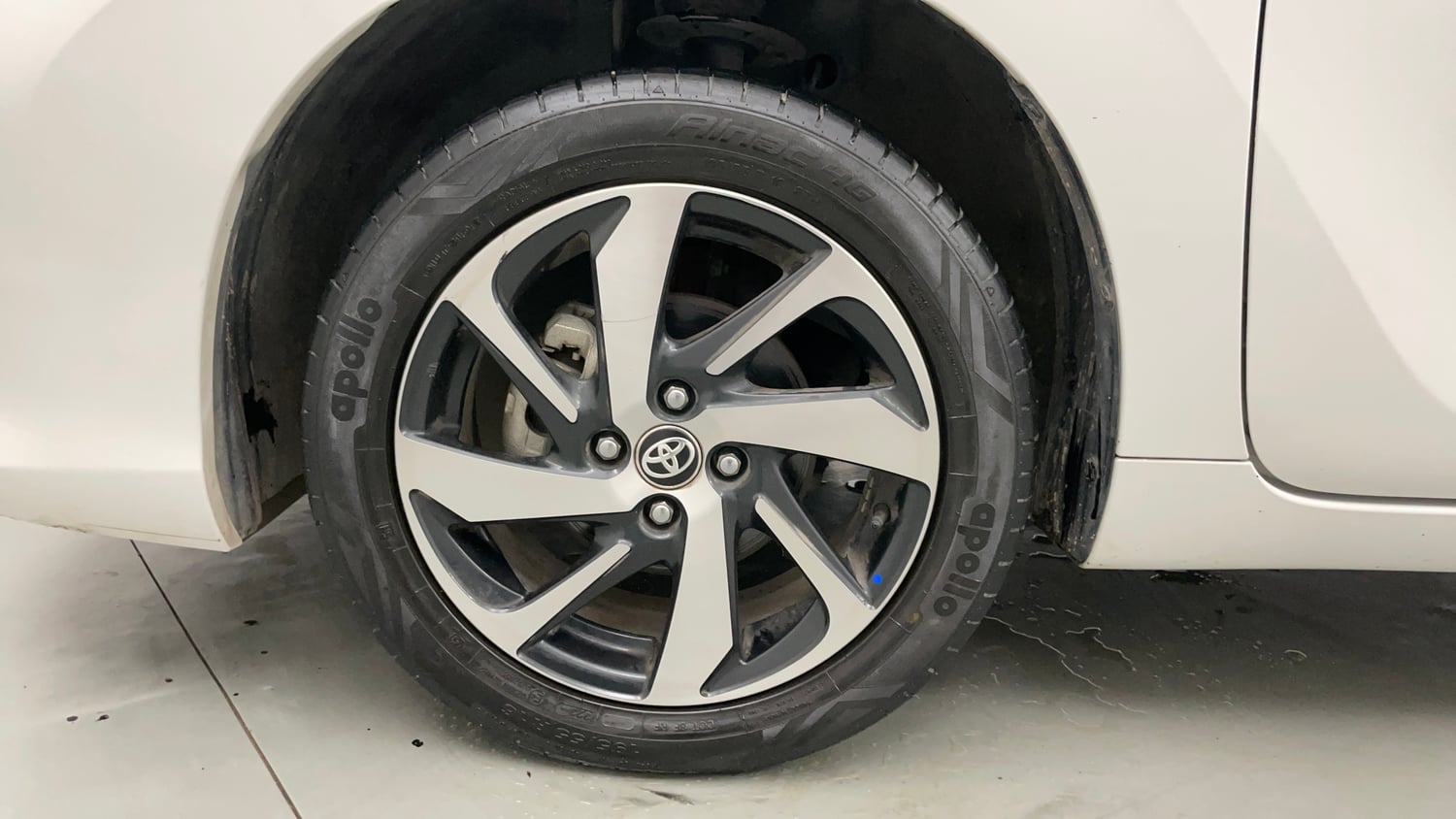Used 2023 Toyota Glanza V Petrol Manual tyres LEFT FRONT TYRE RIM VIEW