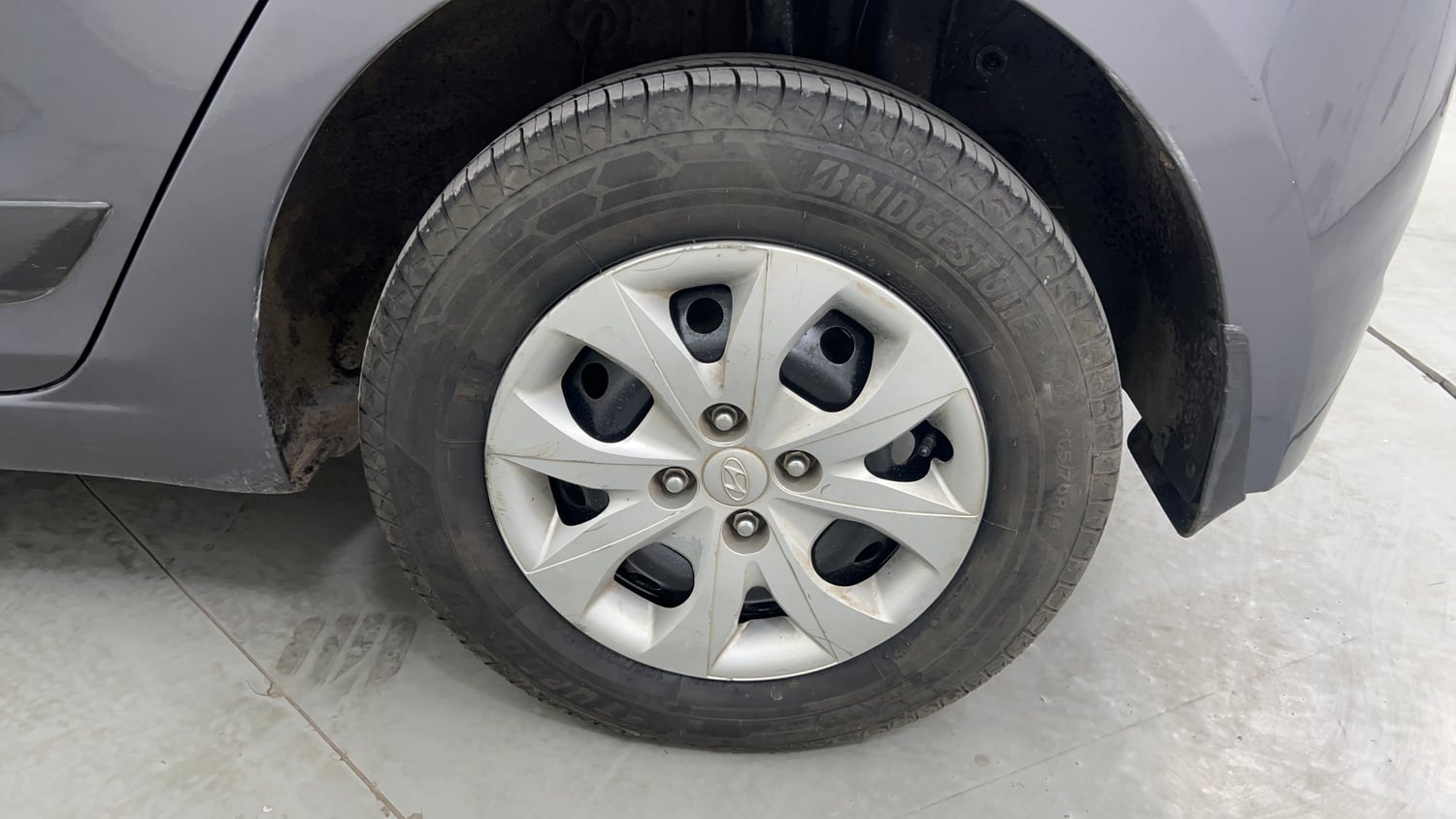 Used 2014 Hyundai Elite i20 Sportz 1.2 Petrol Manual tyres LEFT REAR TYRE RIM VIEW