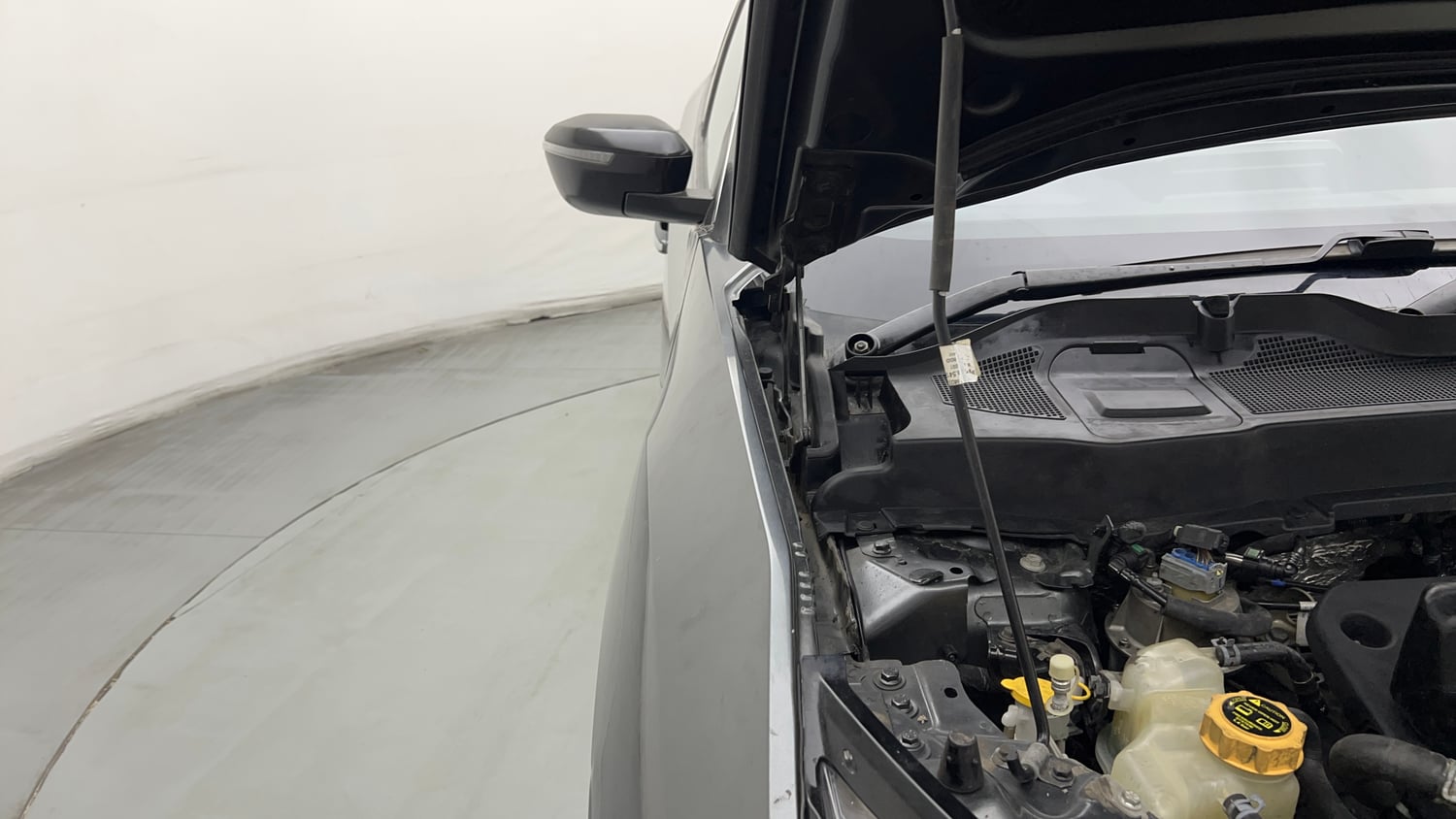 Used 2023 Tata Harrier XZA Plus Diesel Automatic engine ENGINE RIGHT SIDE HINGE & APRON VIEW
