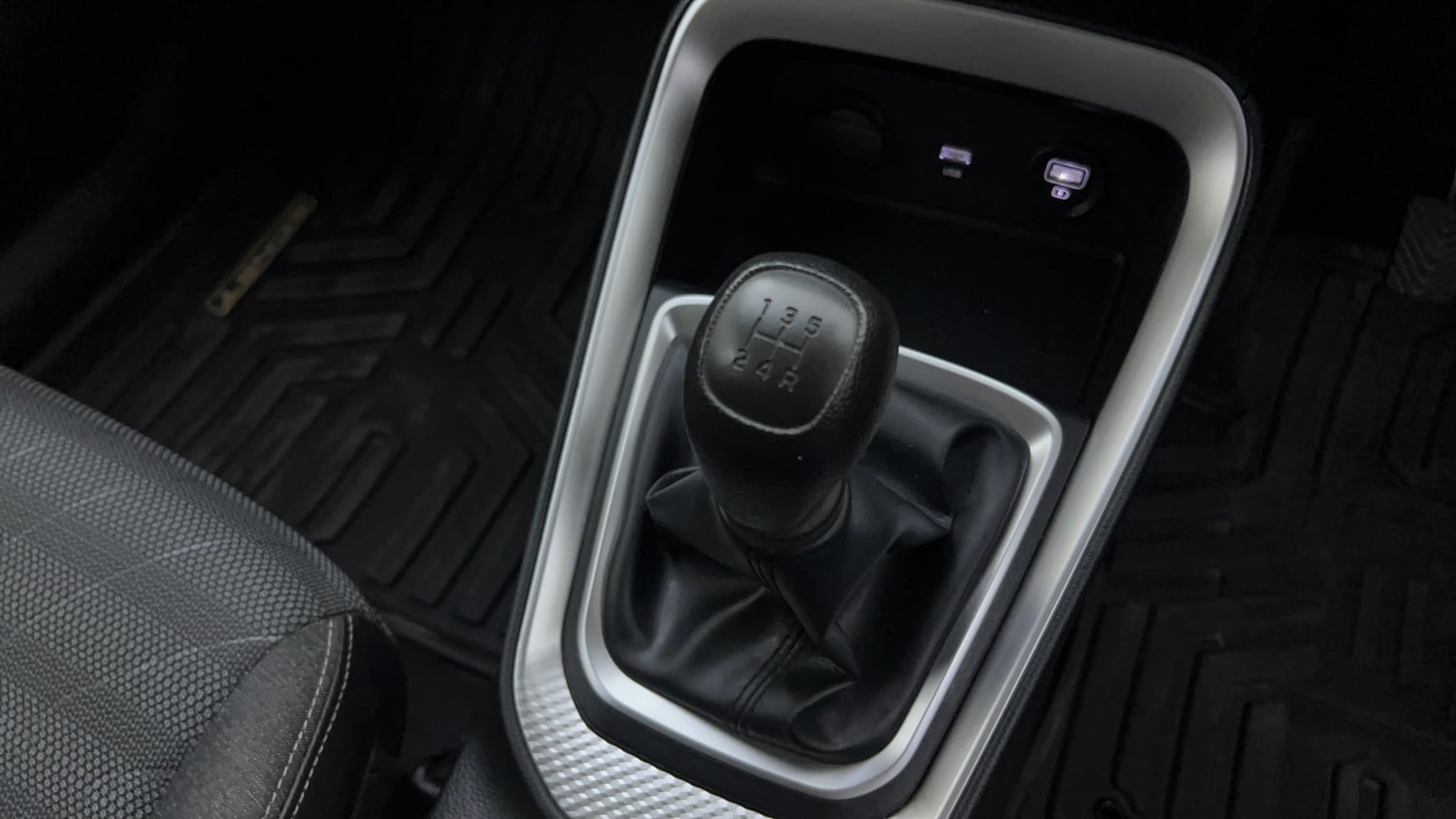 Used 2022 Kia Sonet HTK Plus 1.2 Petrol Manual interior GEAR  KNOB VIEW