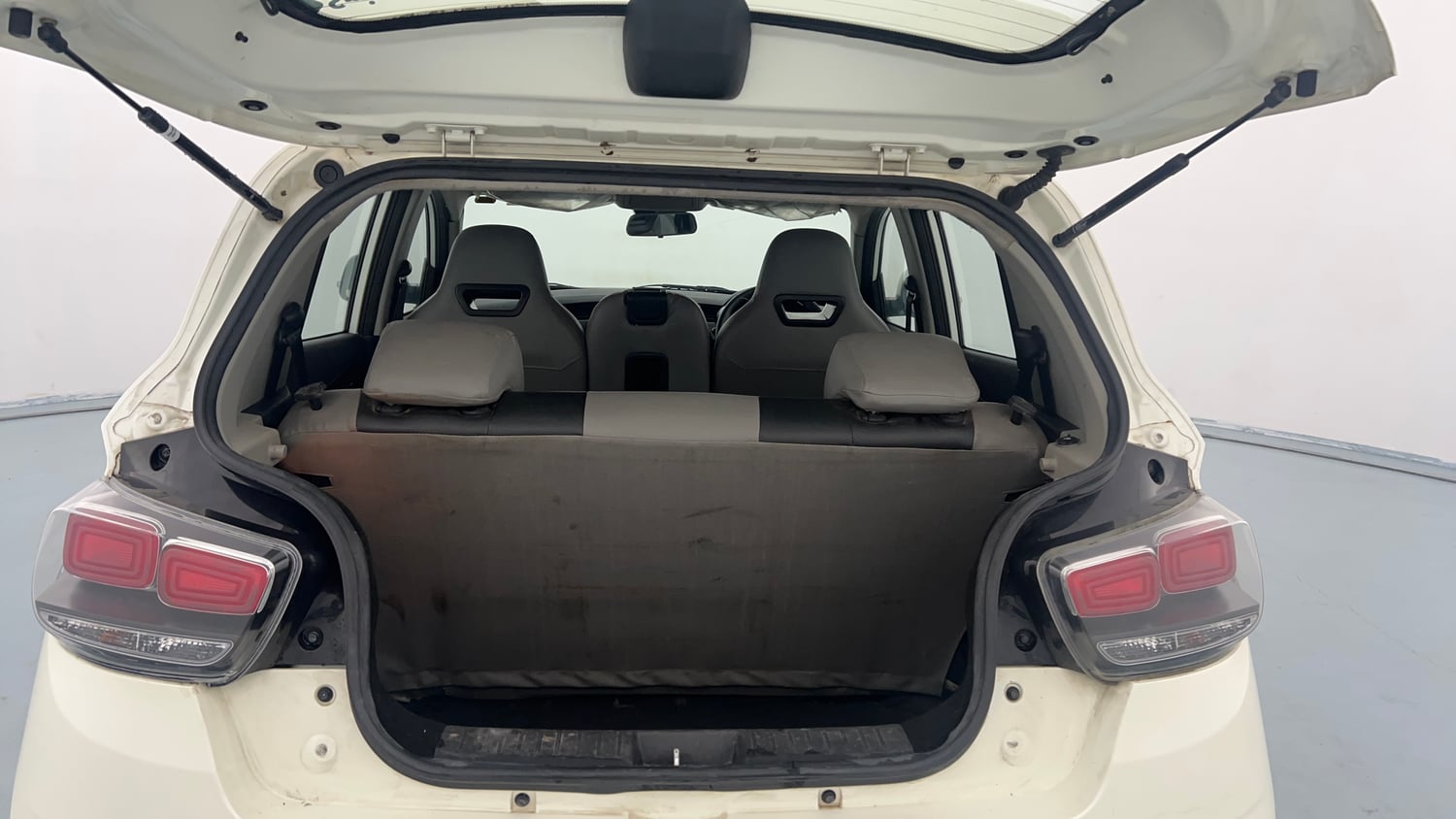 Used 2019 Mahindra KUV100 NXT K8 6 STR Petrol Manual interior DICKY INSIDE VIEW