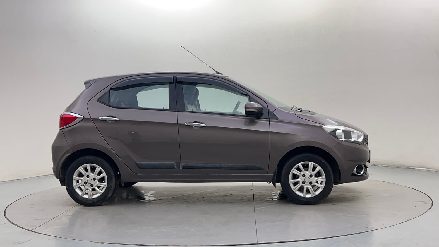Used 2018 Tata Tiago Revotron XZA Petrol Automatic exterior RIGHT SIDE VIEW