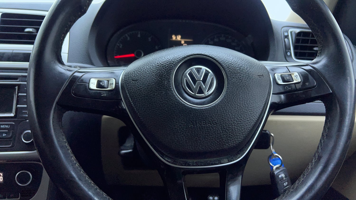 Used 2015 Volkswagen Polo Highline1.2L (P) Petrol Manual top_features Airbags