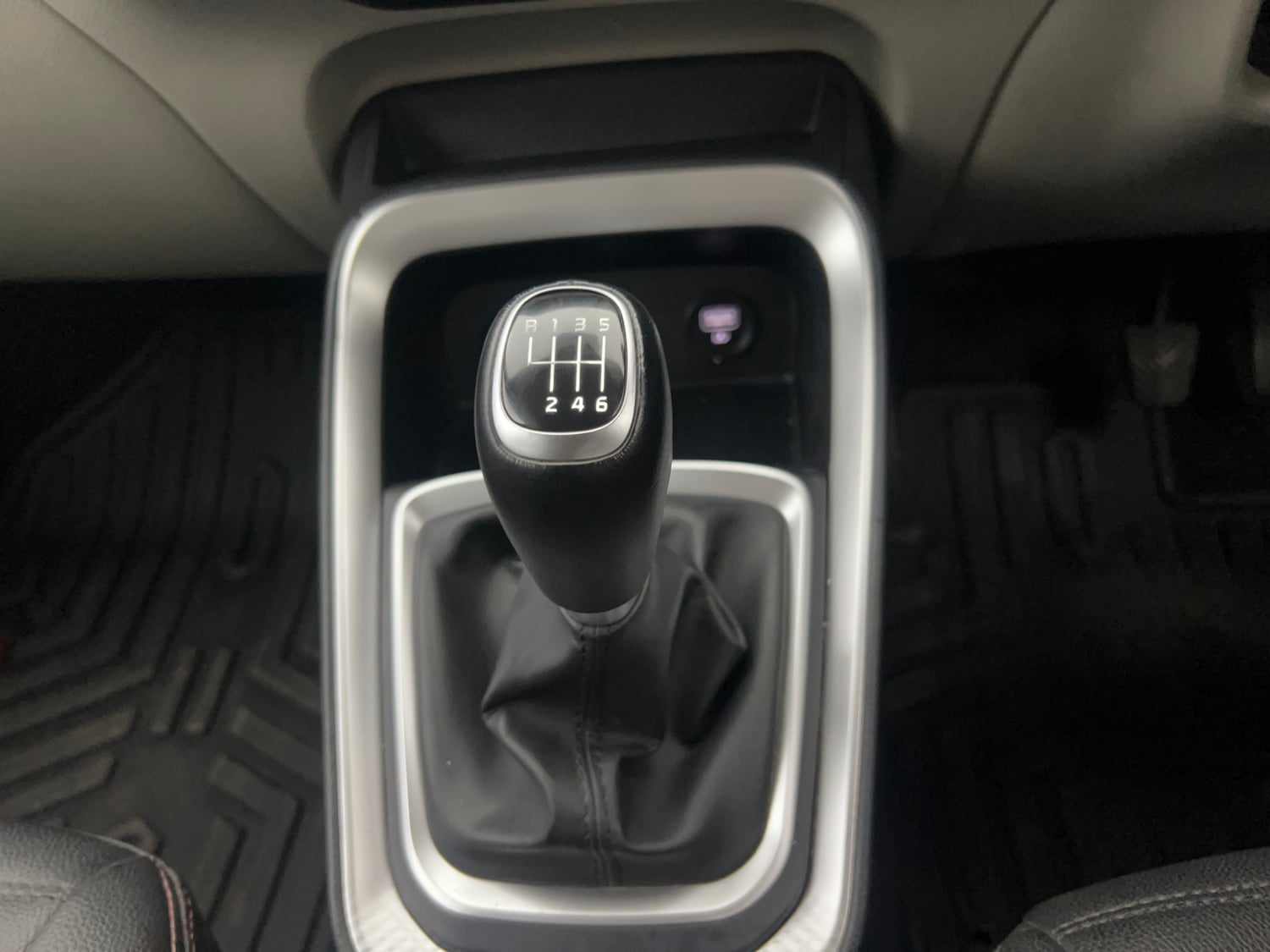 Used 2020 Kia Sonet HTX 1.0 iMT Petrol Manual interior GEAR  KNOB VIEW
